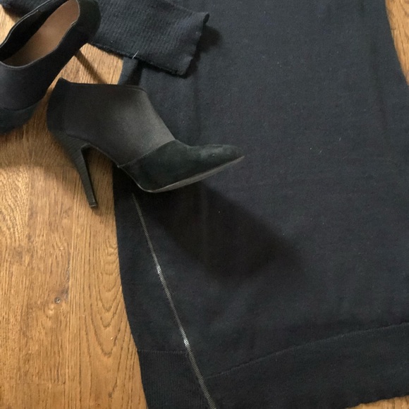 Sexy black knit dress with zipper detail on bottom - Picture 2 of 6